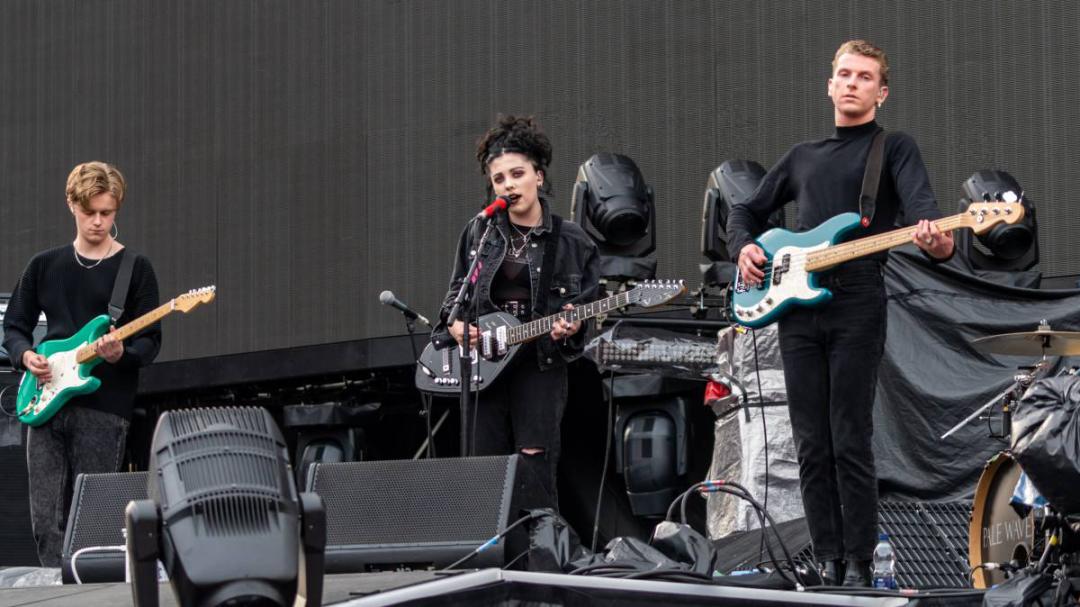 鑻嶇櫧娴疆,鑻嶇櫧娴疆涔愰槦