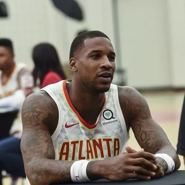 1米8壮汉哭的视频,两米壮汉哭成泪人