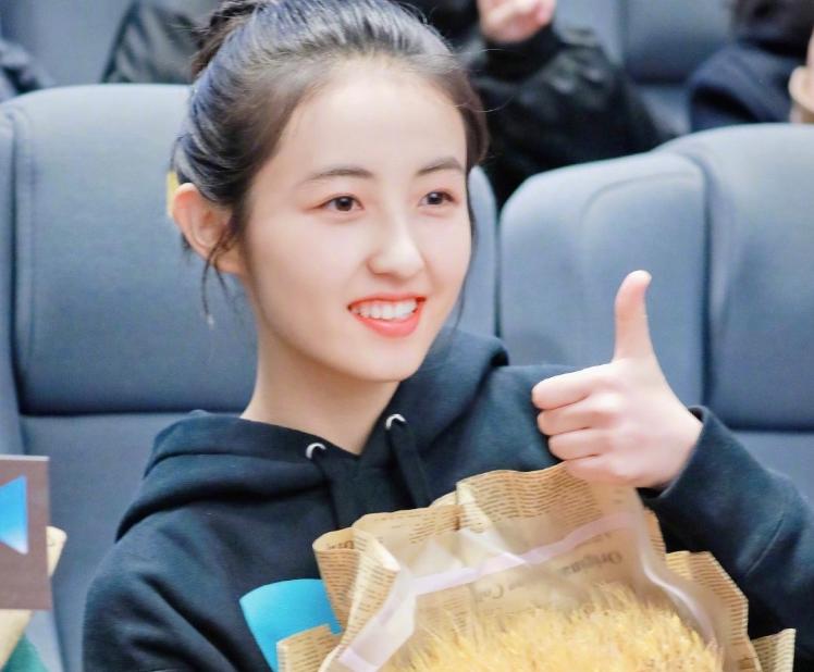 “北电第一”夏梦被疑颜值，看见她小时候的照片，喷子没话说了吧