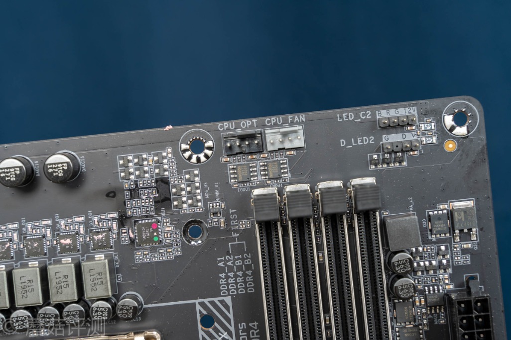 技嘉z490aorusproax主板多大,技嘉z490aorusproax是超级雕吗