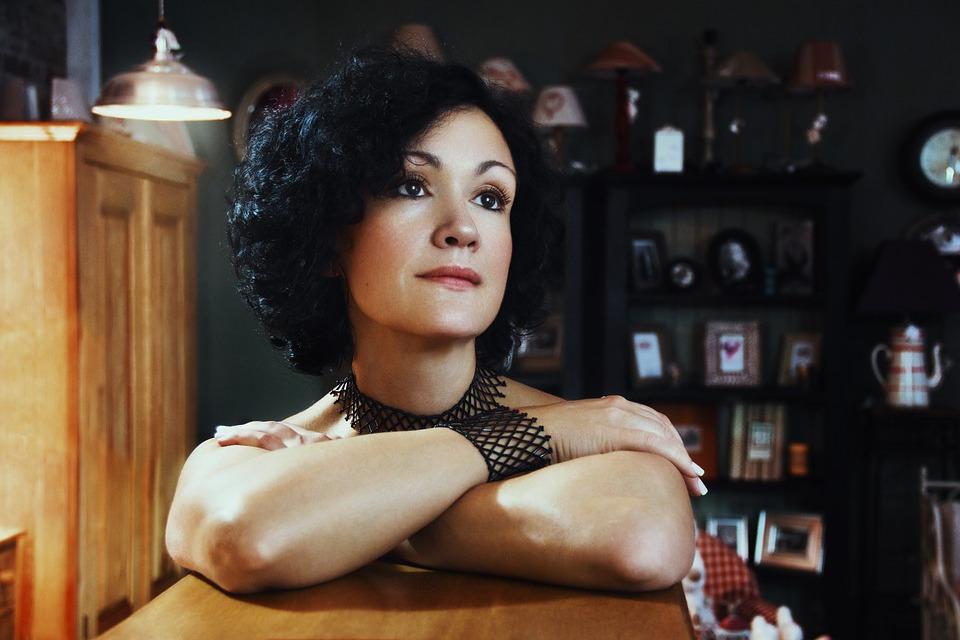 老婆没文化又很蠢怎么相处,老婆没文化老公会嫌弃吗