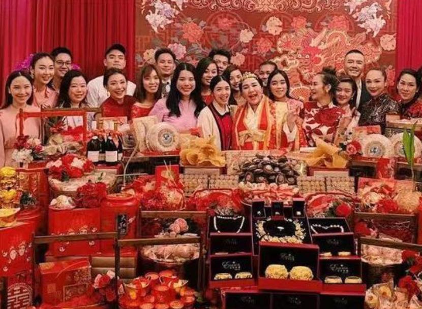 叛逆千金何超盈：未婚先孕，闪婚小8岁哈尔滨学霸，如今怎样了？