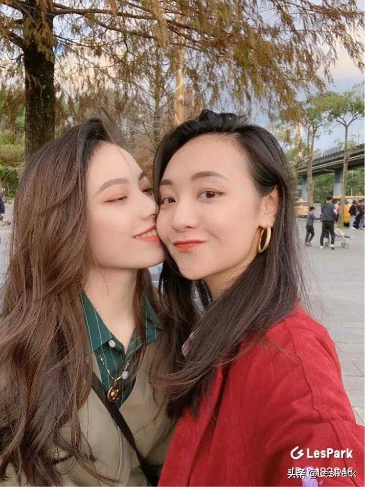 看完这对超甜LES拉拉CP,我先弯为敬