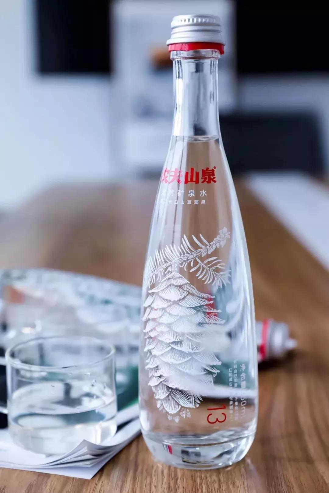 高端矿泉水对比纯净水哪家好,真正的高端矿泉水