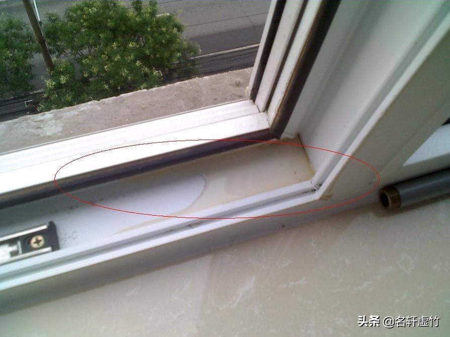 天花板墙体脱皮是什么原因,天花板发霉空鼓起皮什么原因