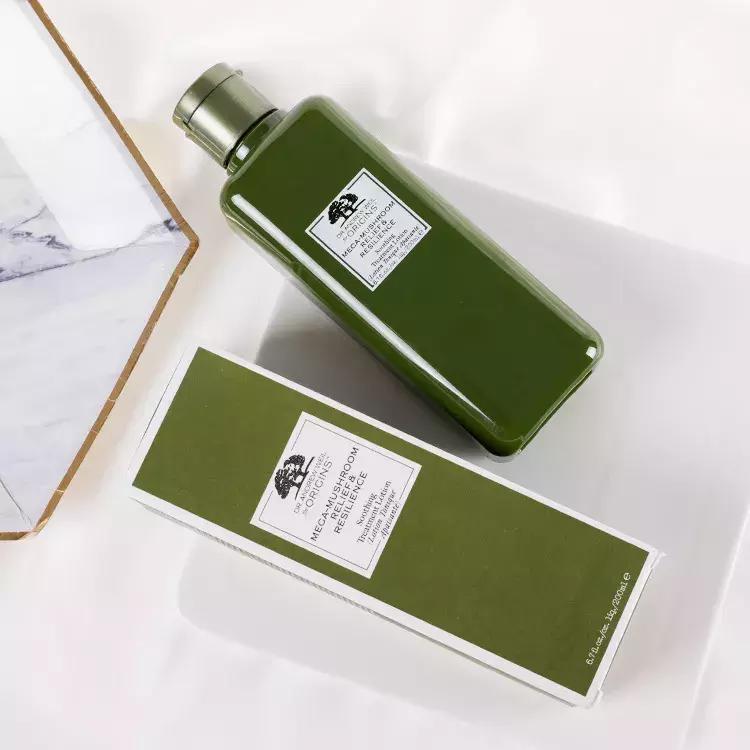 皮肤泛红脱皮长痘用什么护肤品好,18岁脸上长痘的少女用什么护肤品