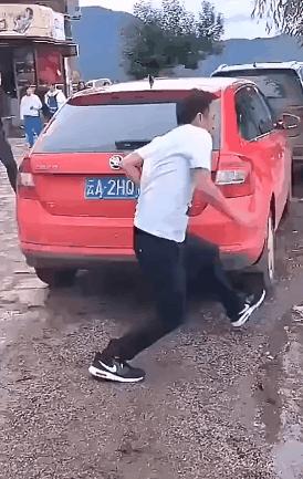 躲在被窝里玩手机的游戏,躲在被窝偷偷哭的游戏名字