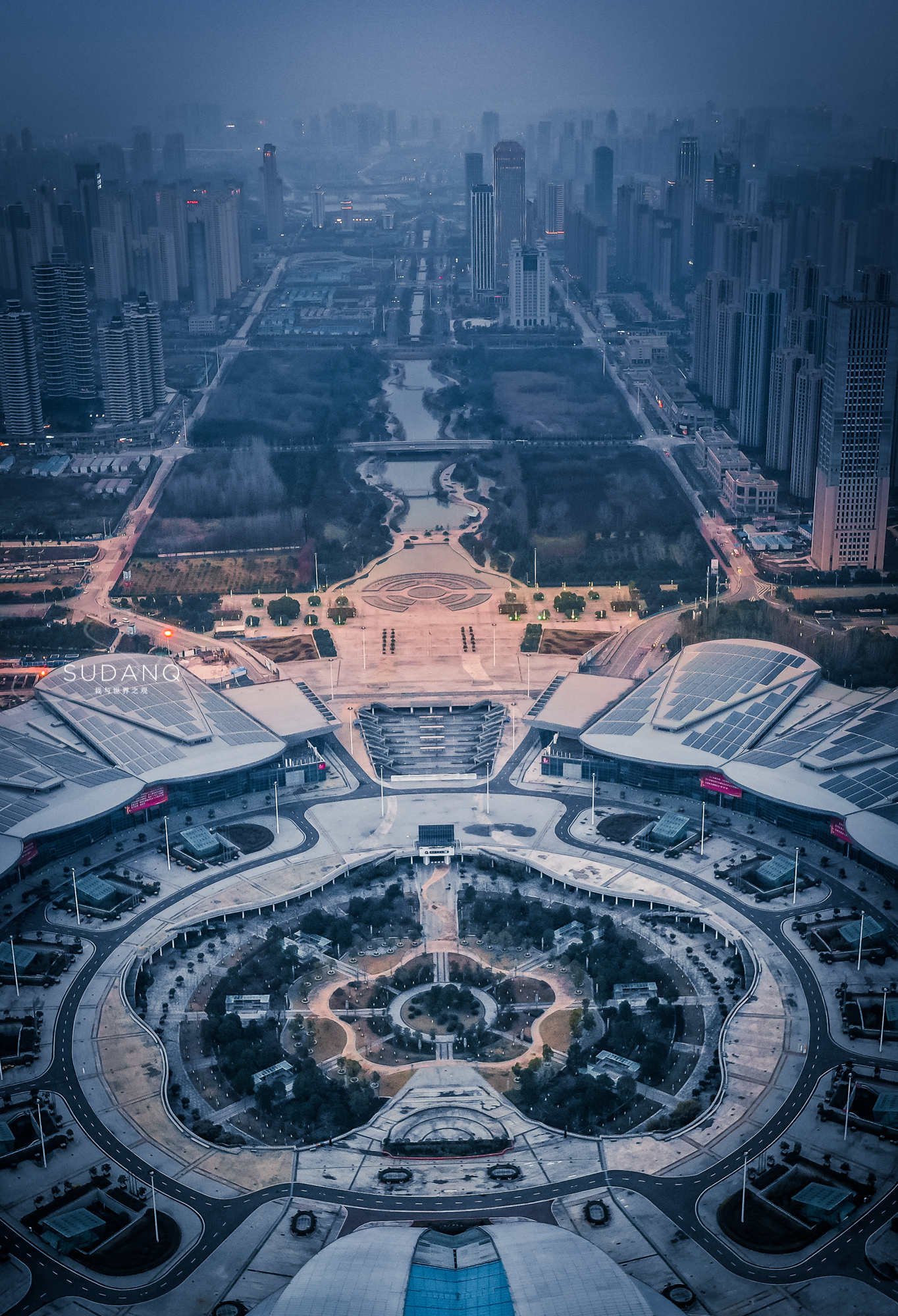 航拍全国第三的博览中心，面积相当于17个足球场，武汉人的骄傲