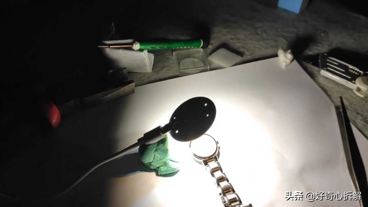 西铁城光动能电池如何正确充电,西铁城光动能手表换电池教程