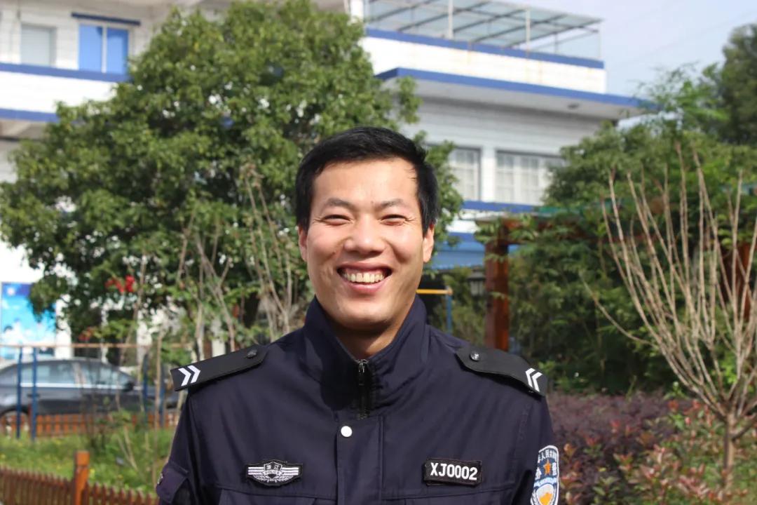 英雄归来不辱使命胜利回家,英雄回家感谢白衣天使