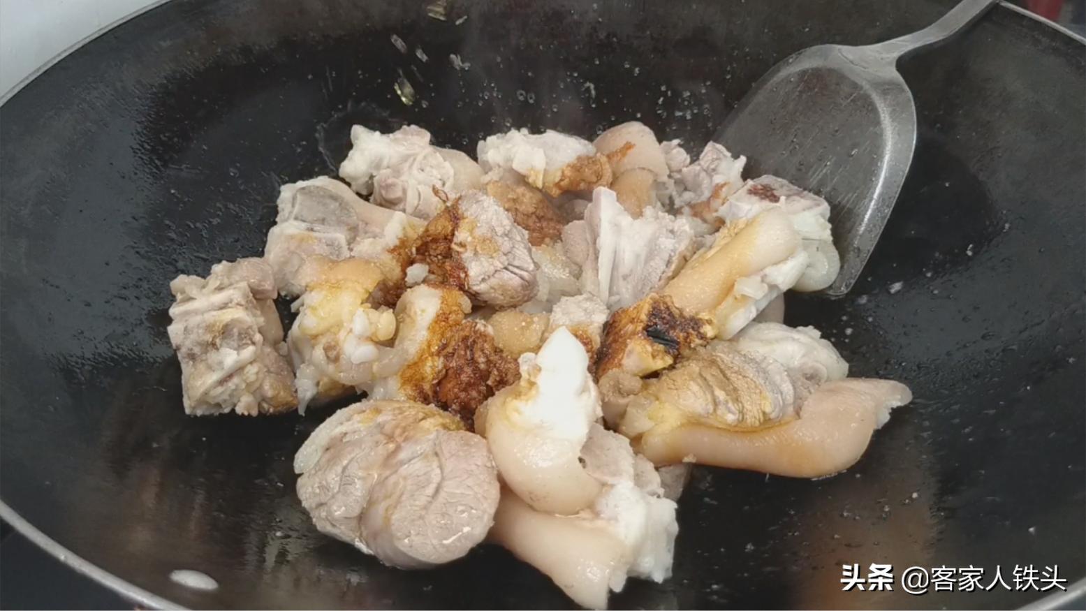 客家焖猪脚家常做法,客家焖猪脚的家常做法