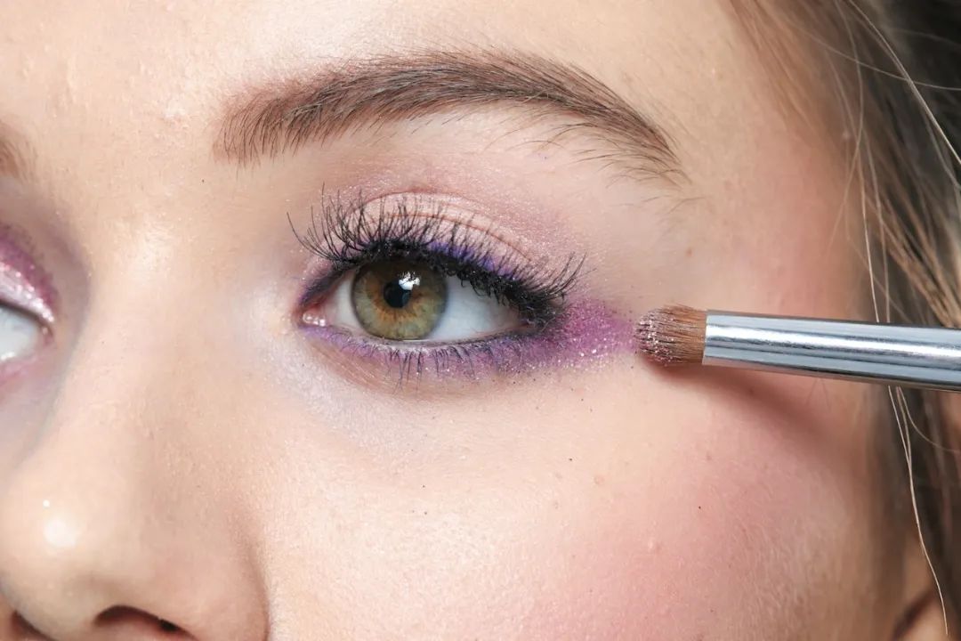 靓妆魅惑,亮闪闪玫瑰金妆容教程