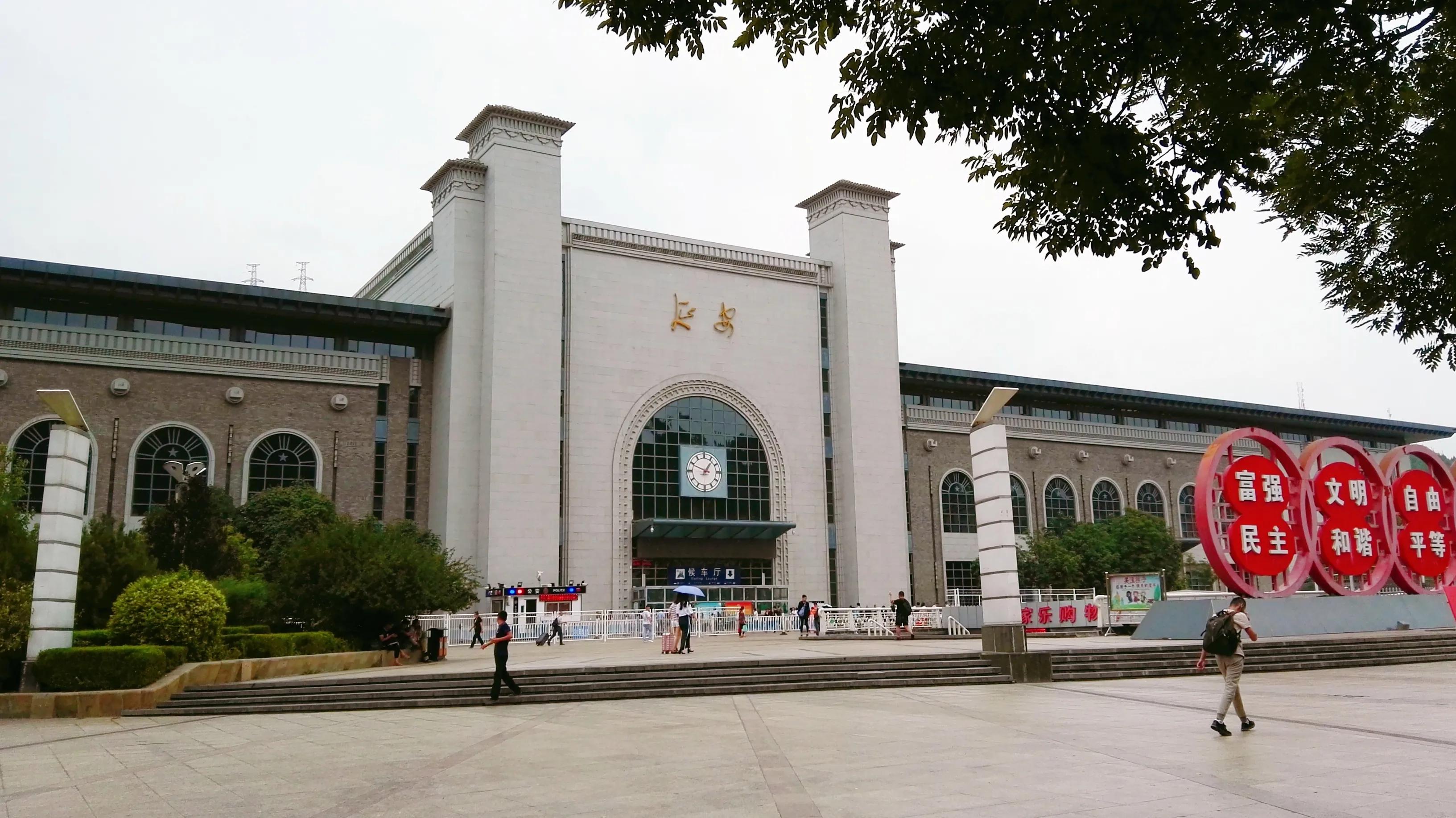 走进延安—登顶圣地宝塔山，感受安塞腰鼓山，游览佛道合一云台山