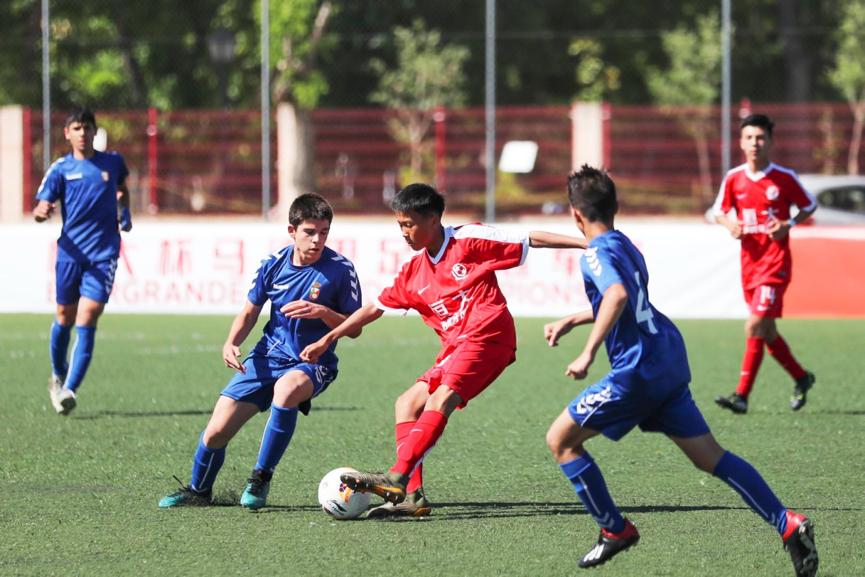 恒大老板许家印做这件事连年亏钱却仍坚持网友：佩服