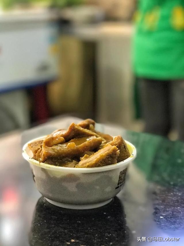 澳门当地人吃的蛋挞,在澳门吃着蛋挞超开心