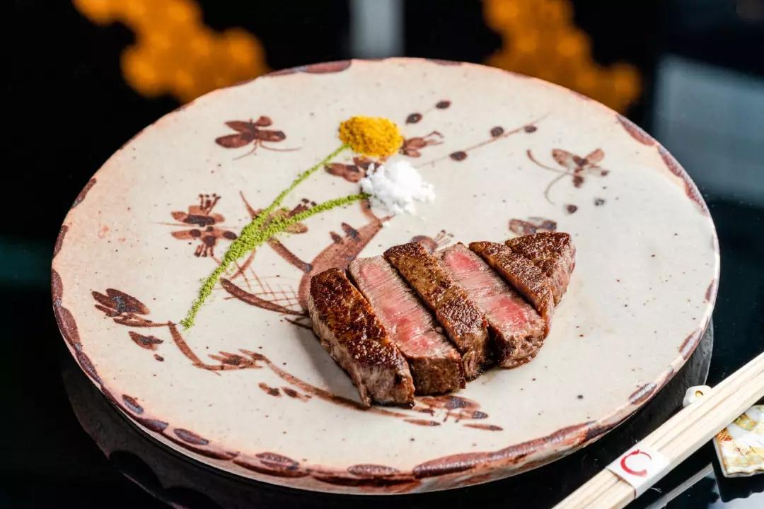 逃离朝九晚五，自由职业者靠什么养活自己？