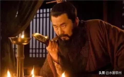 最大的缺点就是太聪明,很多时候不需要太过聪明