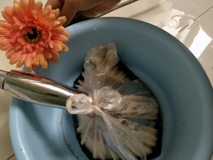 淋浴喷头堵了千万别用醋泡,淋浴喷头堵了不用怕