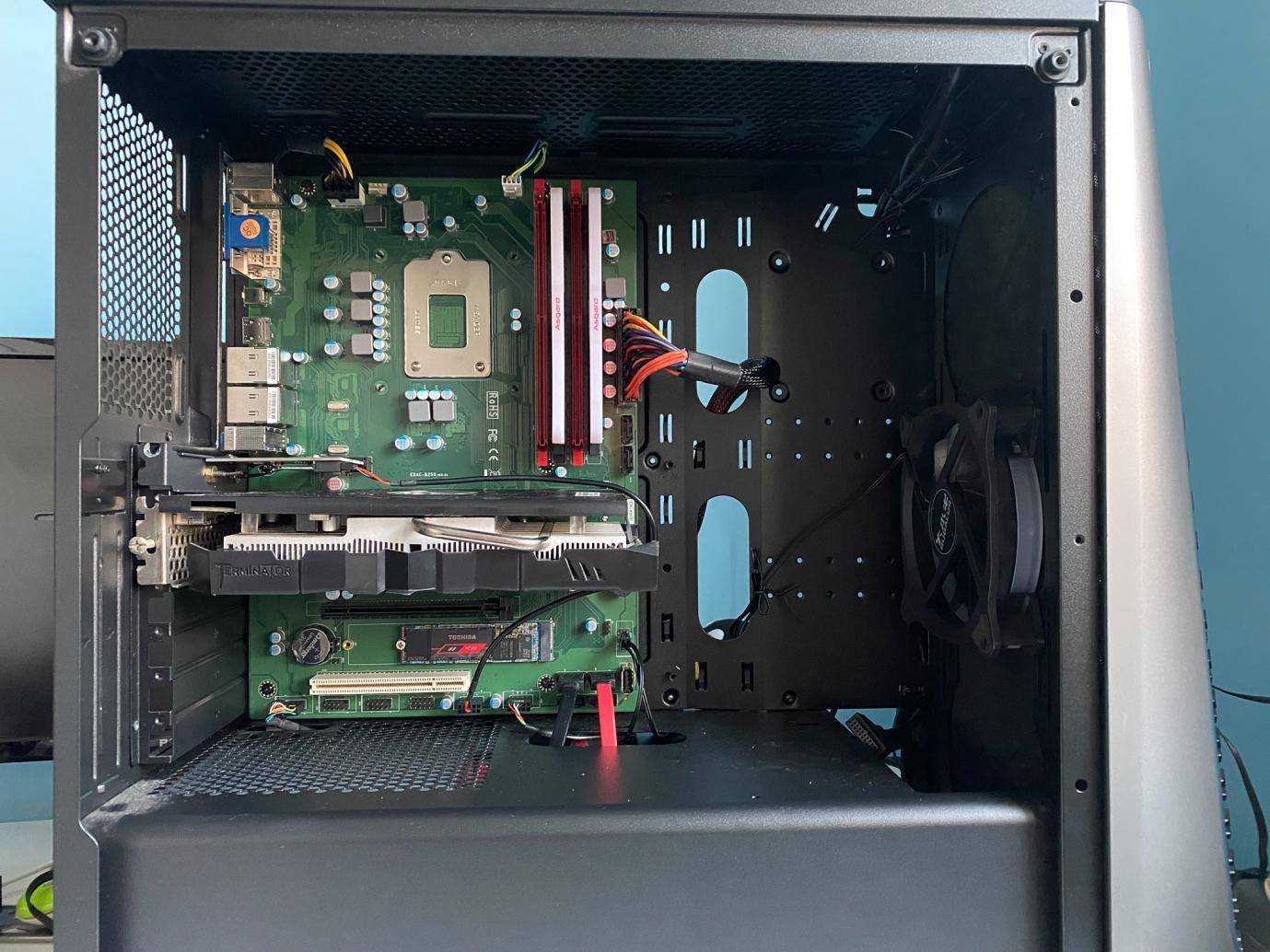 cpu安装在主板上还能拿下来吗,电脑换了主板和cpu需要重装系统吗