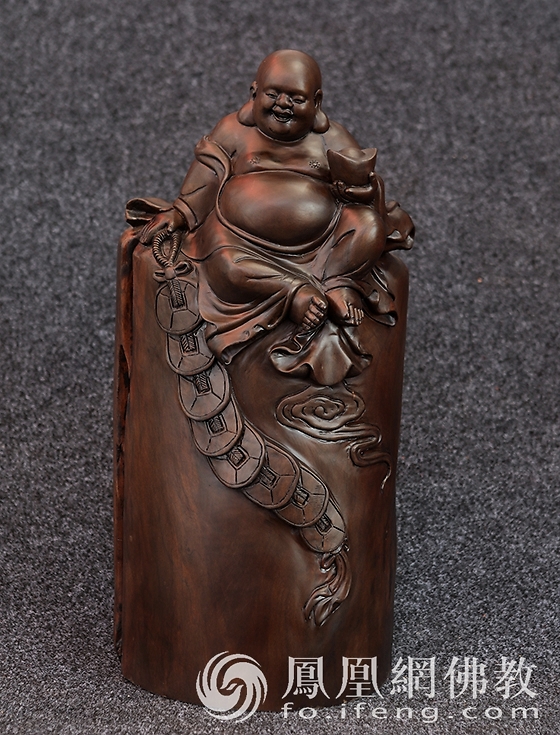 桐柏山木雕博物馆弥勒佛雕像,桐柏木雕博物馆龙的雕像