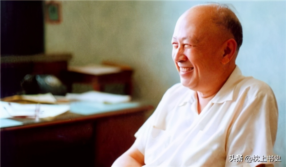 蒋英：为爱追到美国，被他称是“童养媳”，后为他发疯大闹国防部