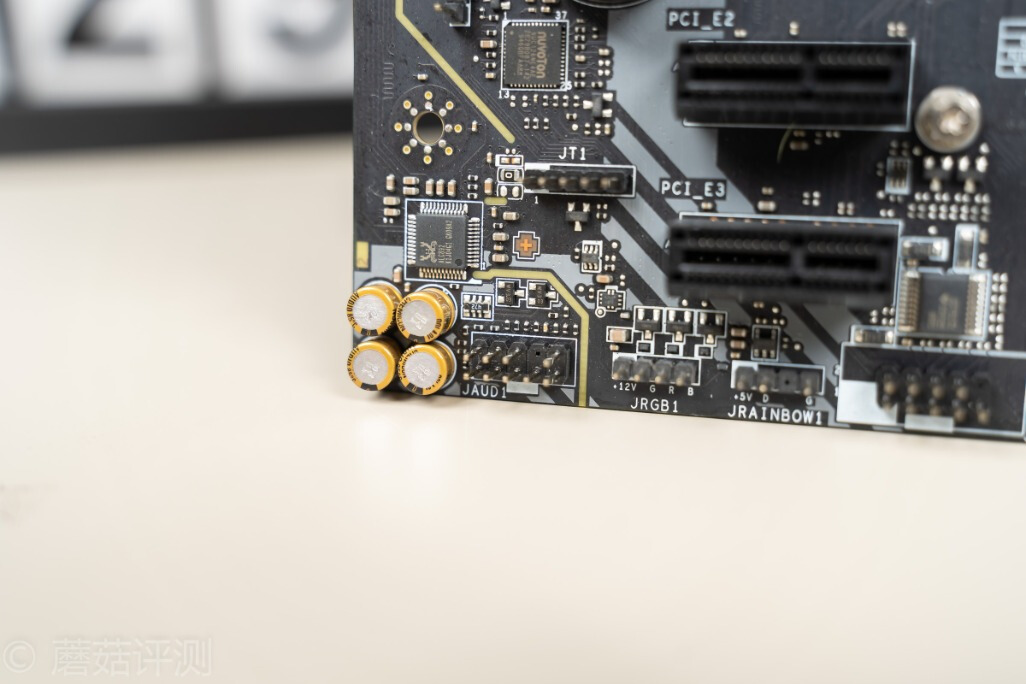 不以电感数量，论供电能力好坏、微星B460M火箭炮主板评测
