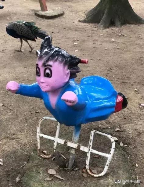 “墙上的是啥蛋蛋，碰掉了会有麻烦吗？”评论区长见识了...