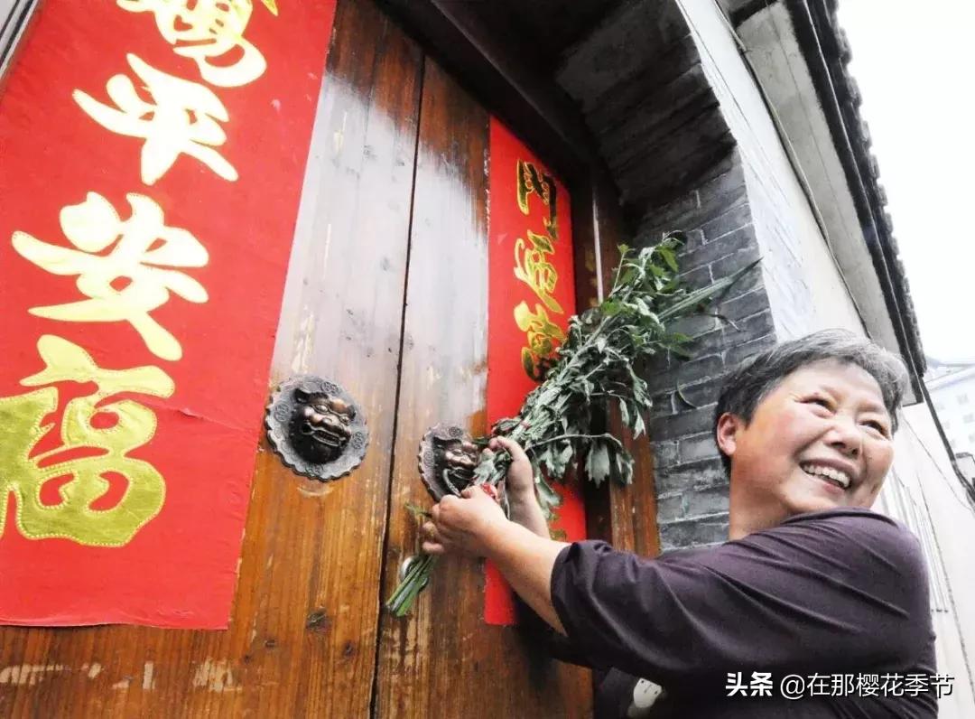 艾草防风紫苏煮水给婴儿洗澡,艾草生姜煮水给宝宝洗澡的好处