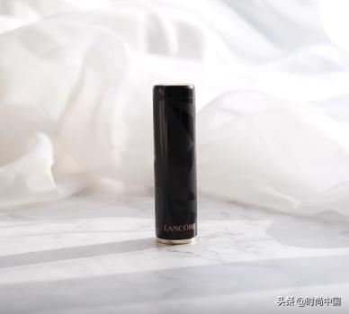 宅家一个月，请先涂了这支口红再去复工