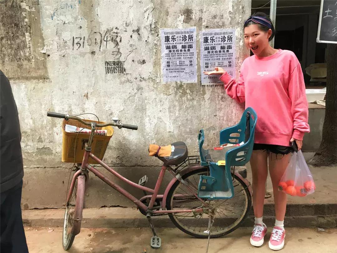 菜市男孩视频素材,菜市场男童