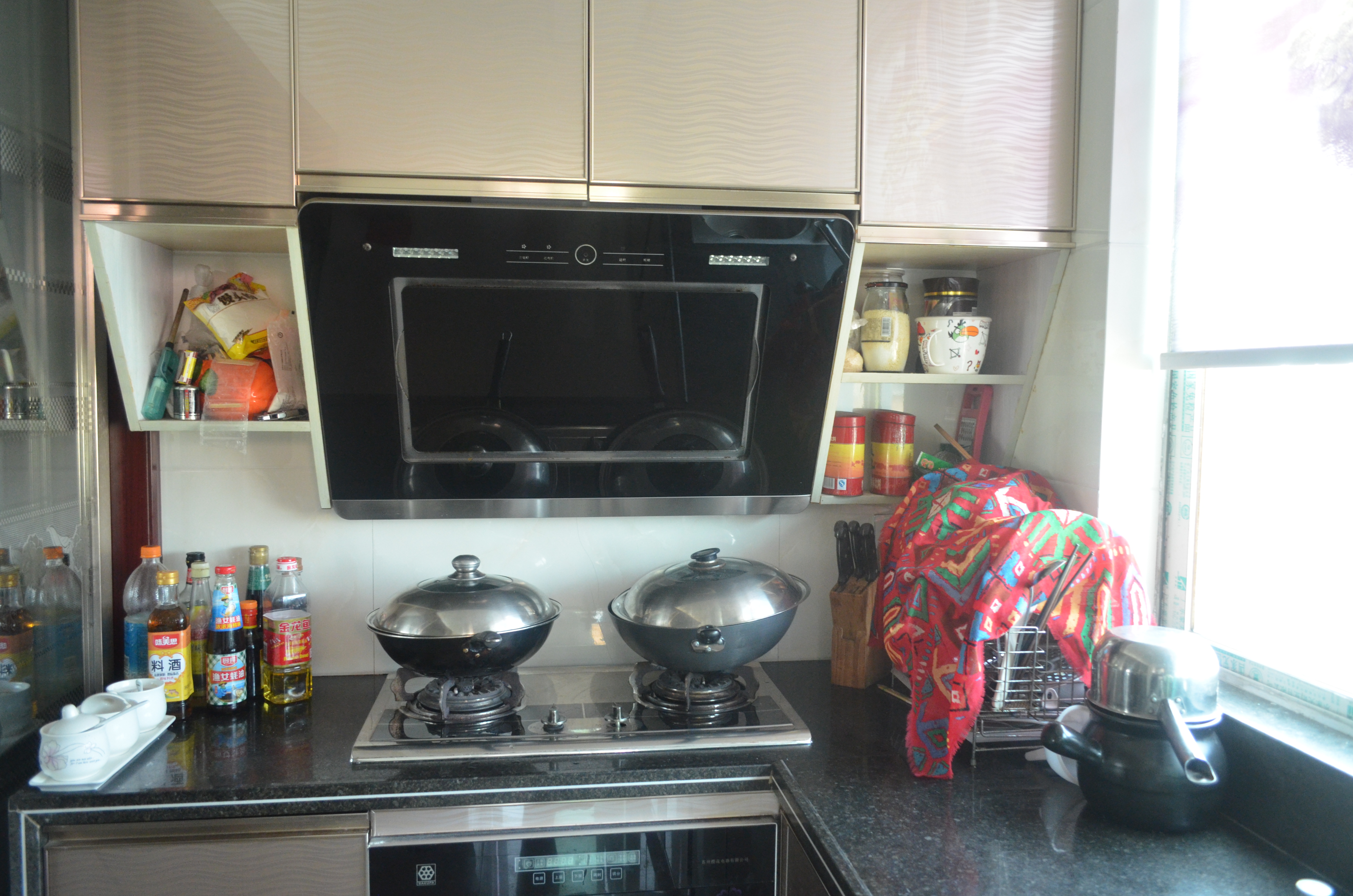 厨房没有烧饭有强烈油烟味怎么办,厨房里油烟味很重怎样解决