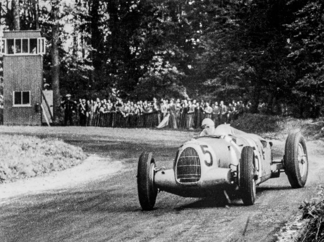 奔驰s八个黑科技,奔驰s有些什么黑科技