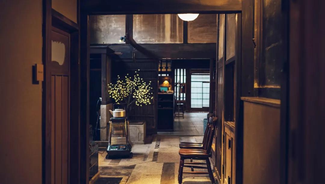 为英伦女神而生，20万日元一把的“樱和伞”，发售一小时就被抢光