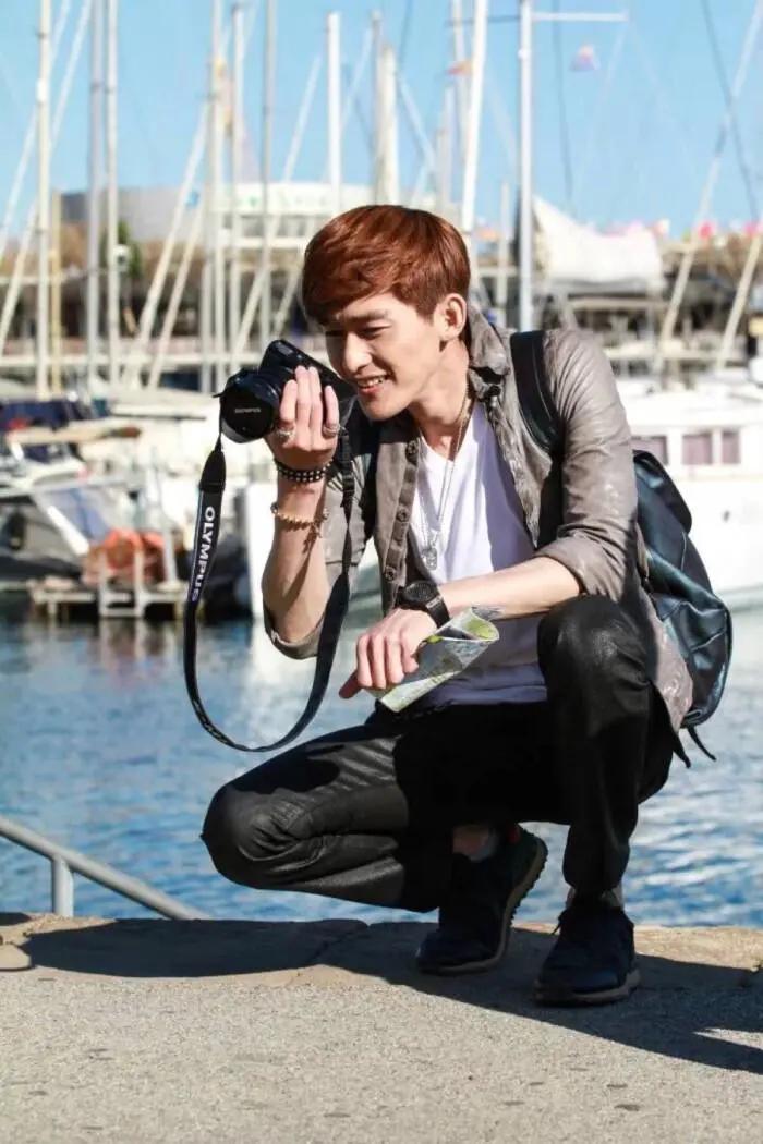 张翰新剧海报被吐槽,笑劈叉了