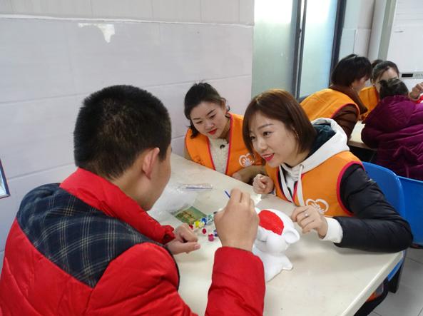 爱心暖城走进武汉志愿者,守望相助慰问一线防疫志愿者活动