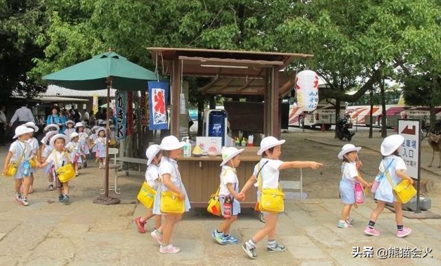 日本小学生上学为什么家长不担心,日本小学生上学父母少接送