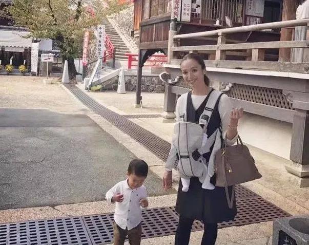 爱马仕保龄球包穿戴,爱马仕保龄球包历史