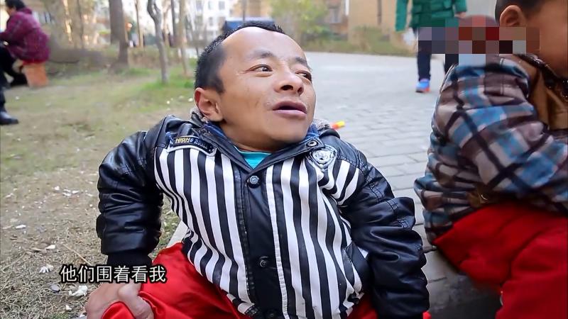 高165漂亮妻子嫁大10岁60厘米老公，被骂图钱，她：不在乎