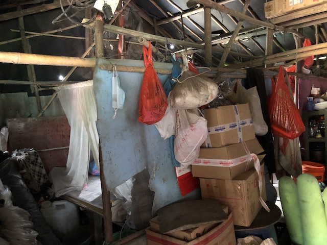 农村玉米秸秆窝棚,石棉瓦窝棚