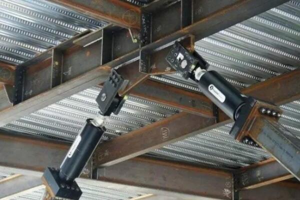 上海中心大厦遇大风摆动一米,上海中心大厦起大风可以晃动几米