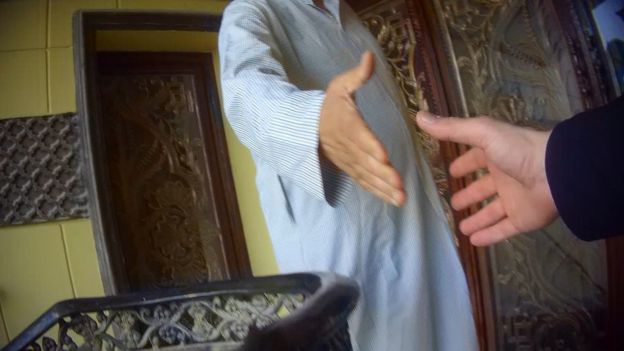 在线奴隶*市黑**：女佣无*权人**，像商品一样流通