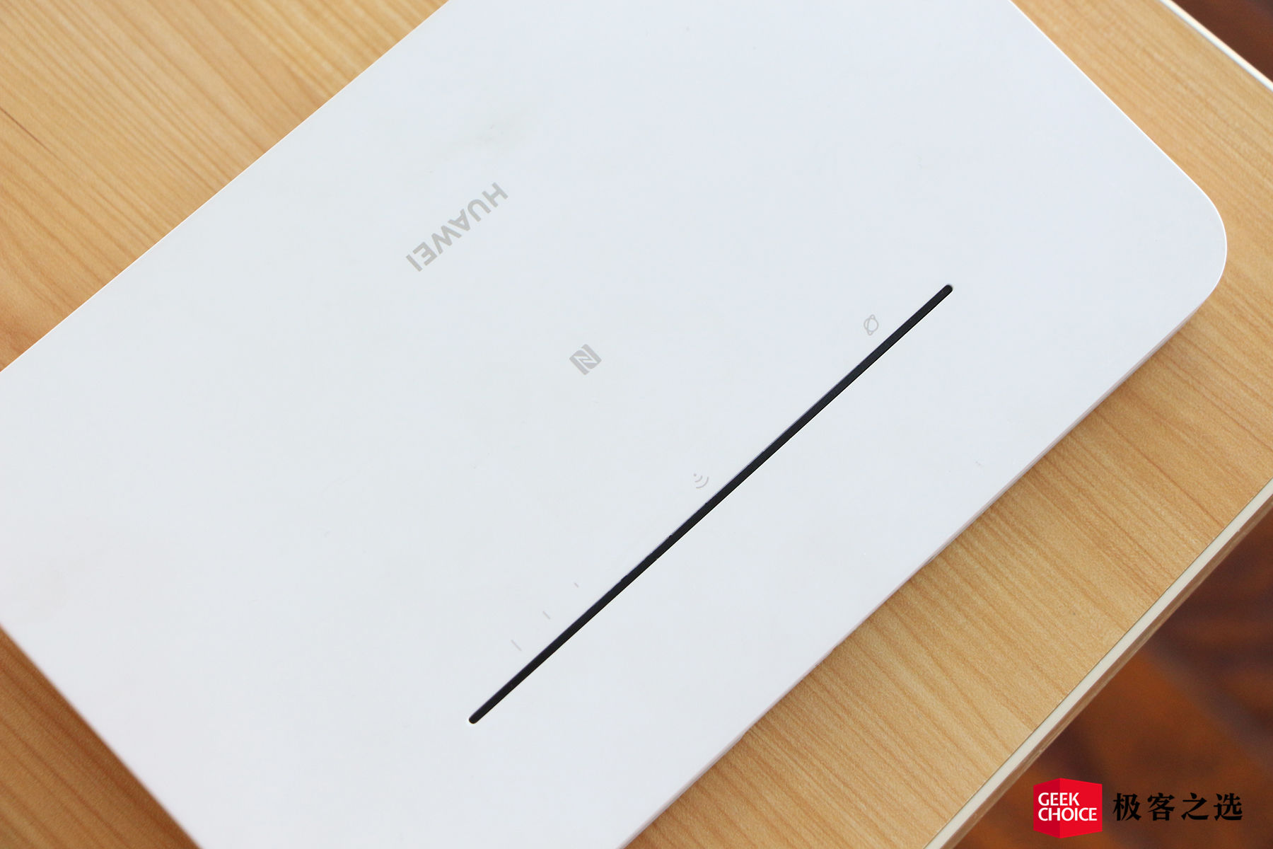 华为移动路由器：插卡就能提供Wi-Fi，出差再也不愁没网了