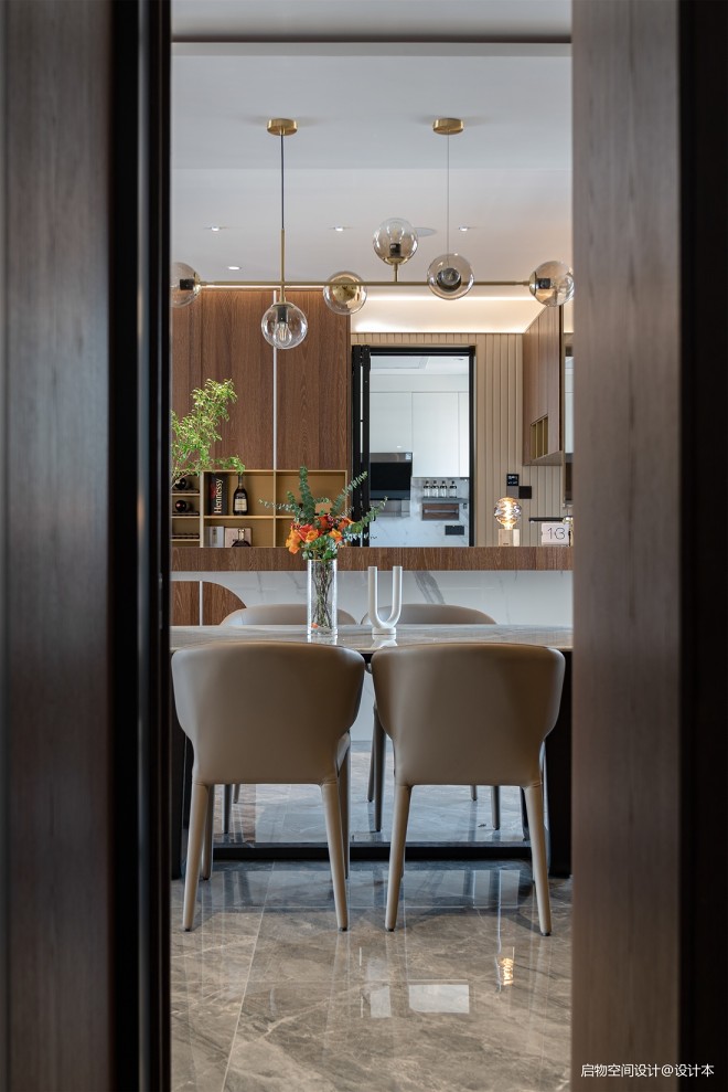 摩卡的微奢美学，女企业家的轻暖宅漫生活