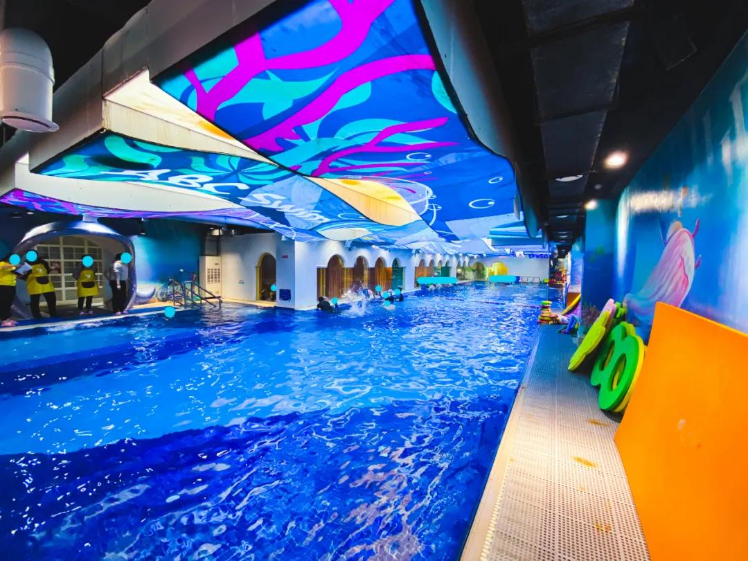 适合大孩子玩的亲子游泳,这家亲子游泳馆真的适合遛娃