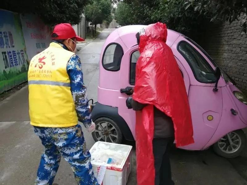 “我就是要出去！”看法官妙招说服各路“购物大妈”和“取货大叔”