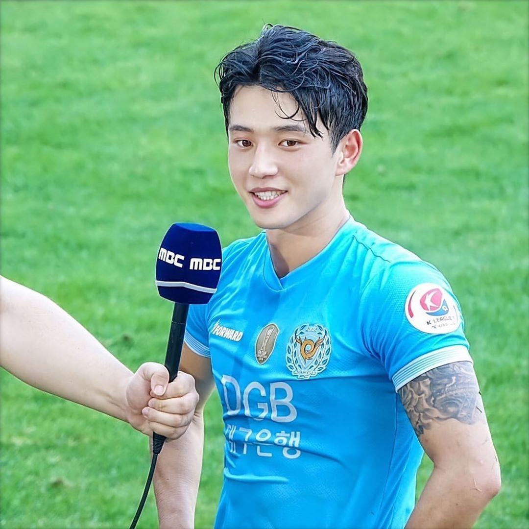 韩国足球运动员颜值爆火,男主是足球运动员韩剧