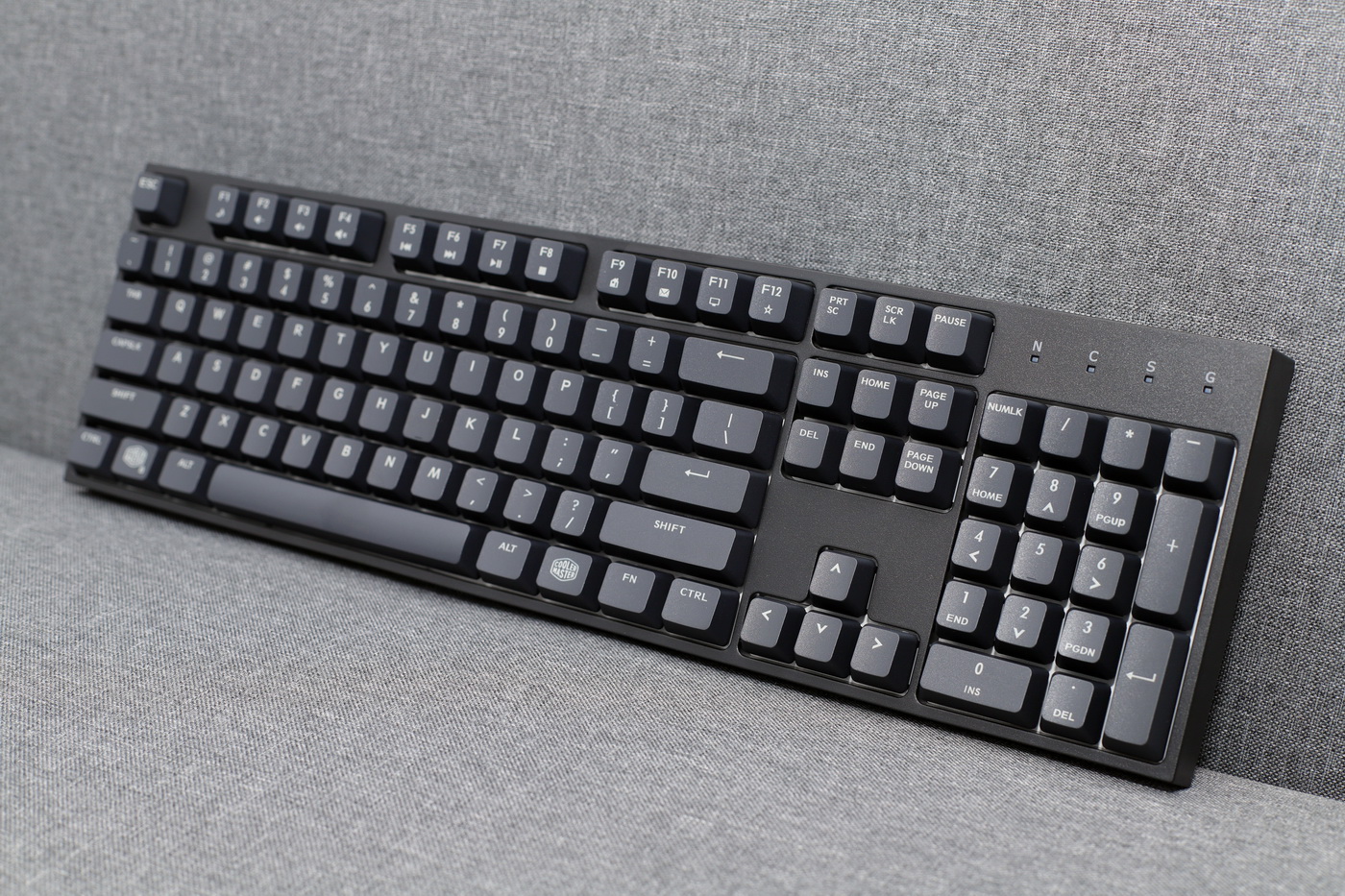 了解樱桃轴入门级机械键盘，从酷冷CK370开始