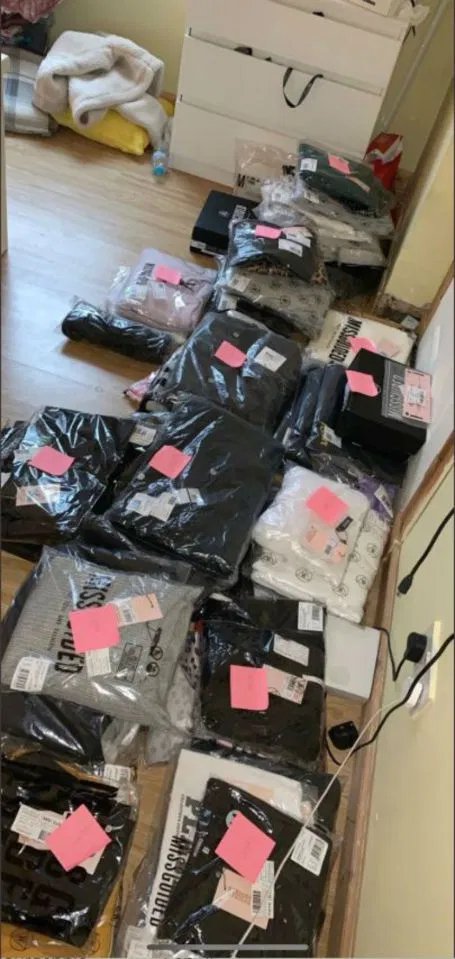 英国21岁女生为傍大款卖裸脚照片！成功收到信用卡，对方说：尽情花