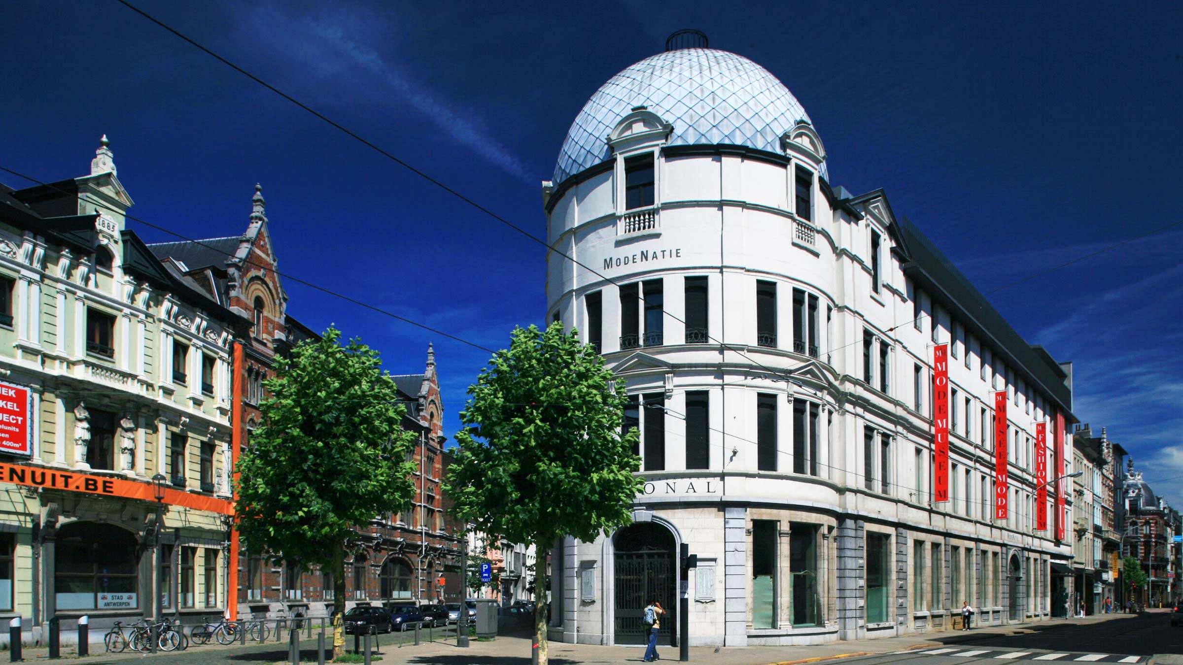 女人为欧洲这座城市疯狂，男人却避之不及，这座城市到底有什么？