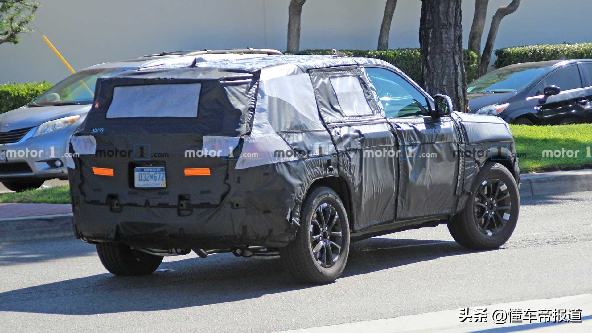 大切诺基trackhawk顶配版,零百加速3.5秒内